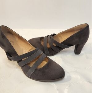 Journee Collection Loren Comfort Charcoal Gray Suede Mary Jane Pump Size 9